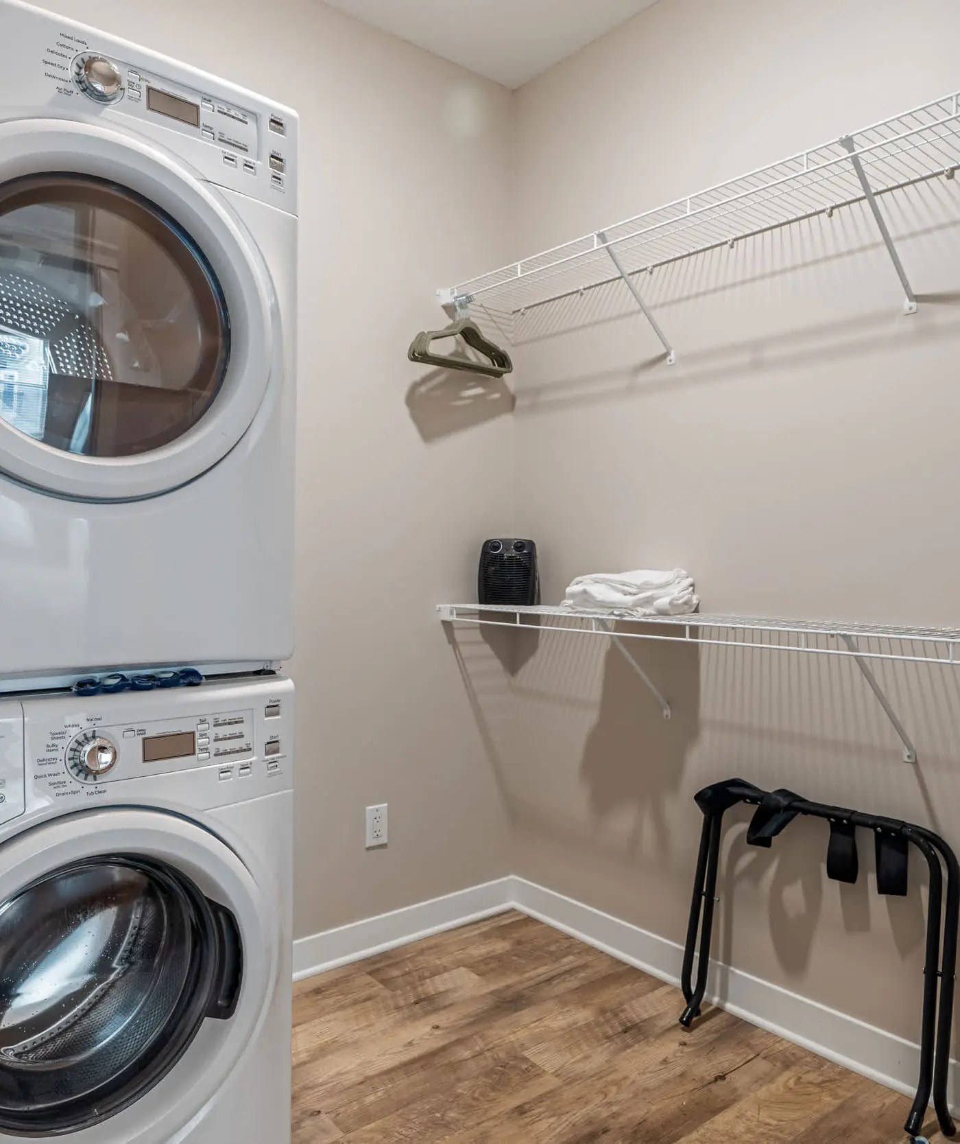 CozySuites Penrose | 1BR/1BA on Mass w/ pool & parking