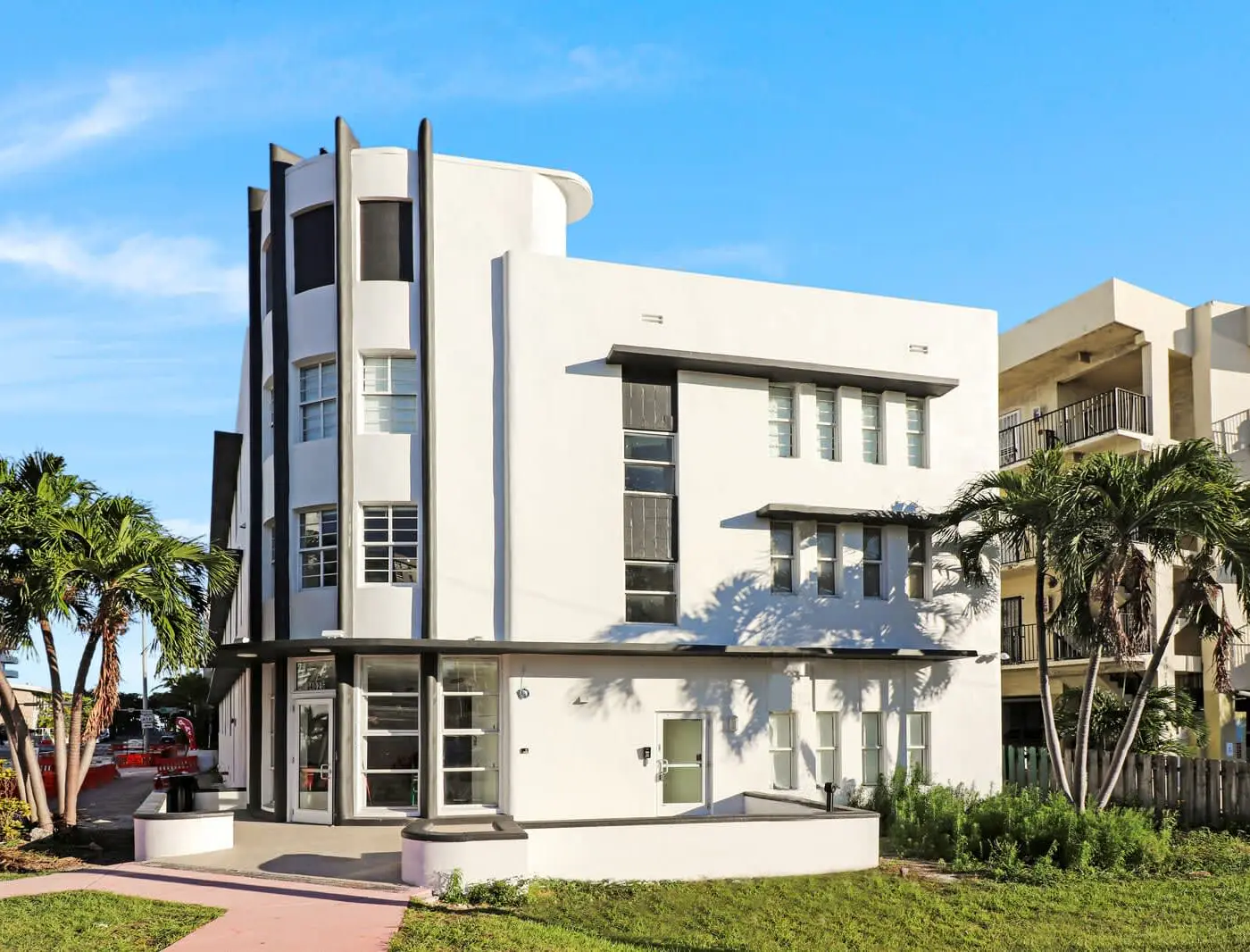 Roami at The Carmela |1 Block to Beach | 2BR