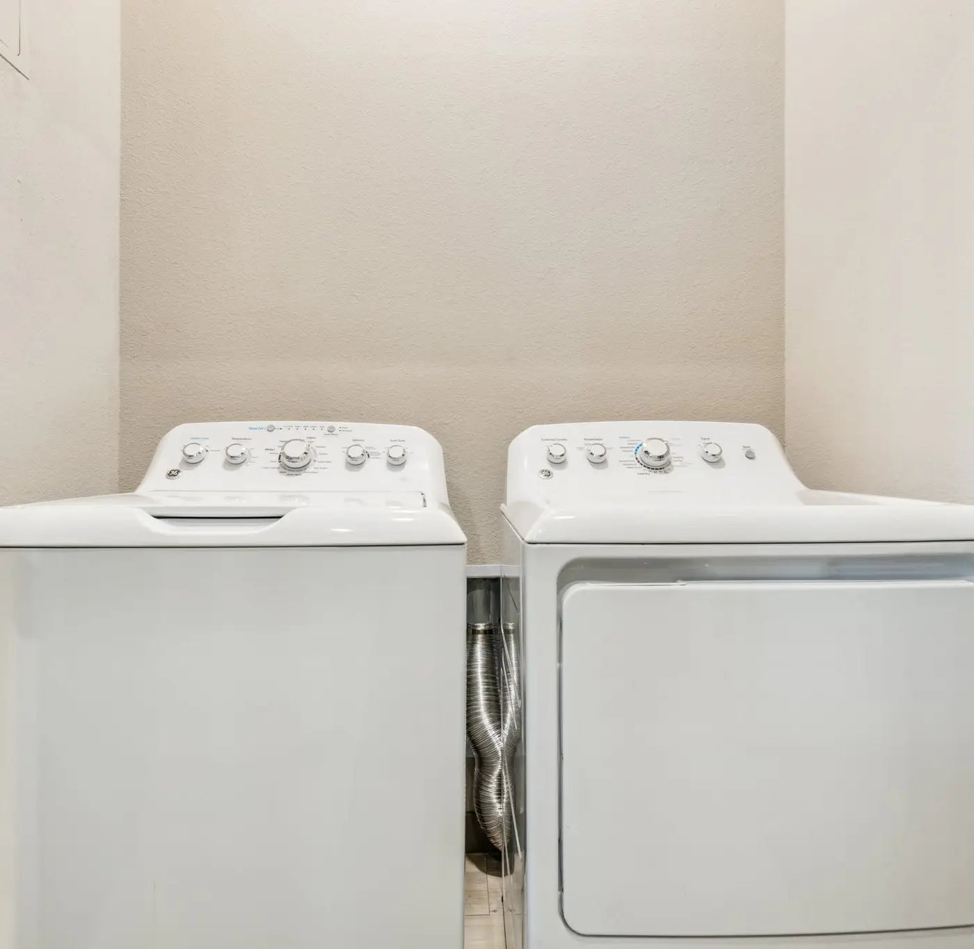 CozySuites PHX RORO Gym, Pets, Parking! 2BR