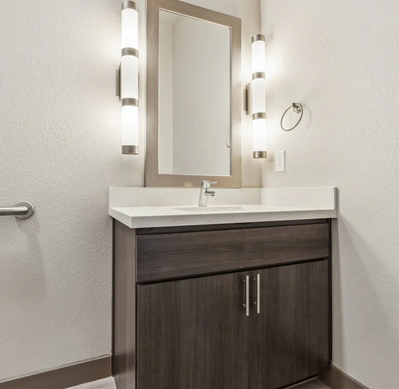 CozySuites PHX RORO Gym, Pets, Parking! 2BR