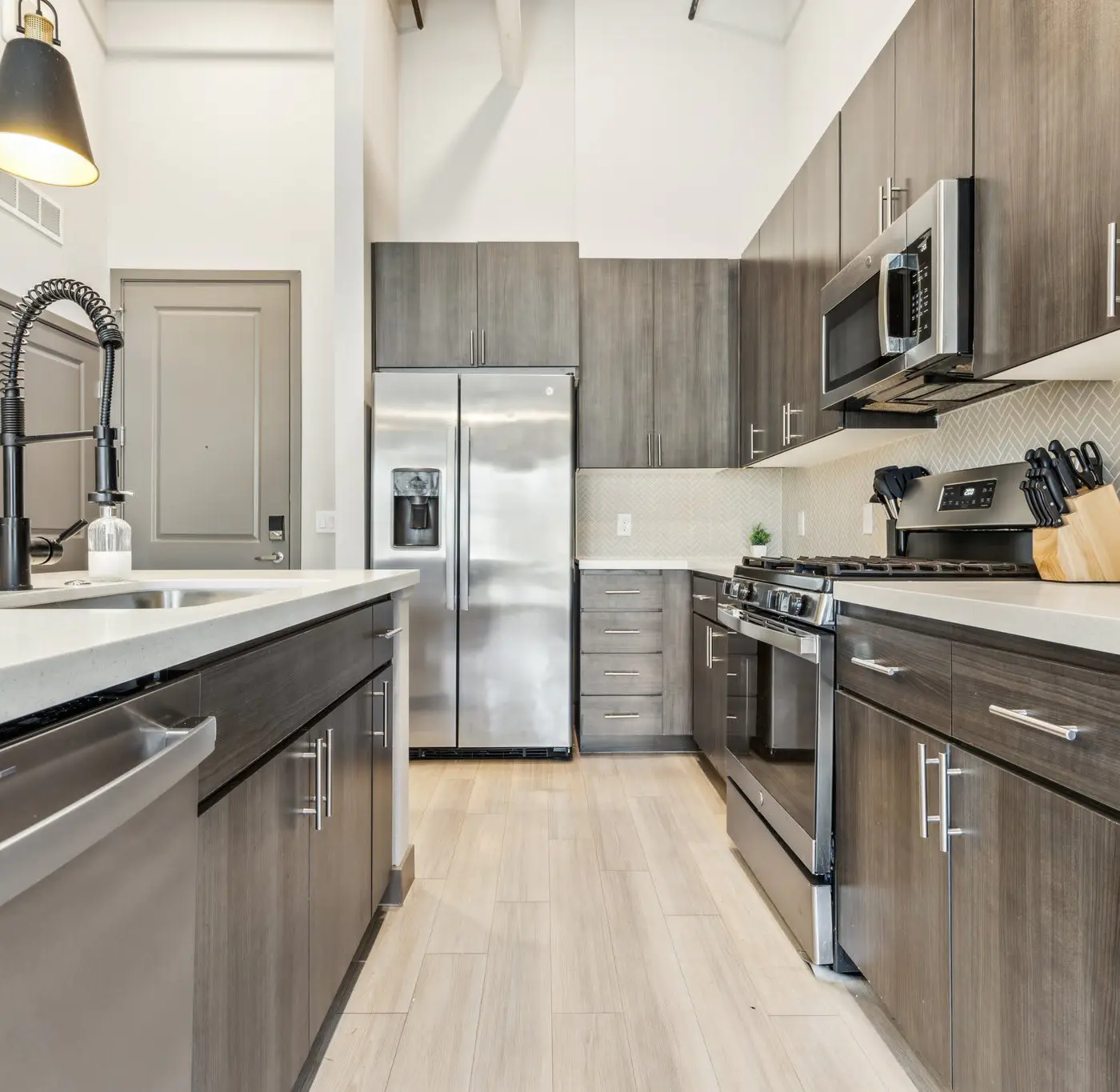 CozySuites PHX RORO Gym, Pets, Parking! 2BR