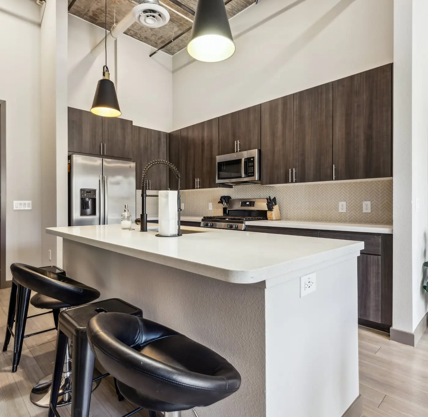 CozySuites PHX RORO Gym, Pets, Parking! 2BR
