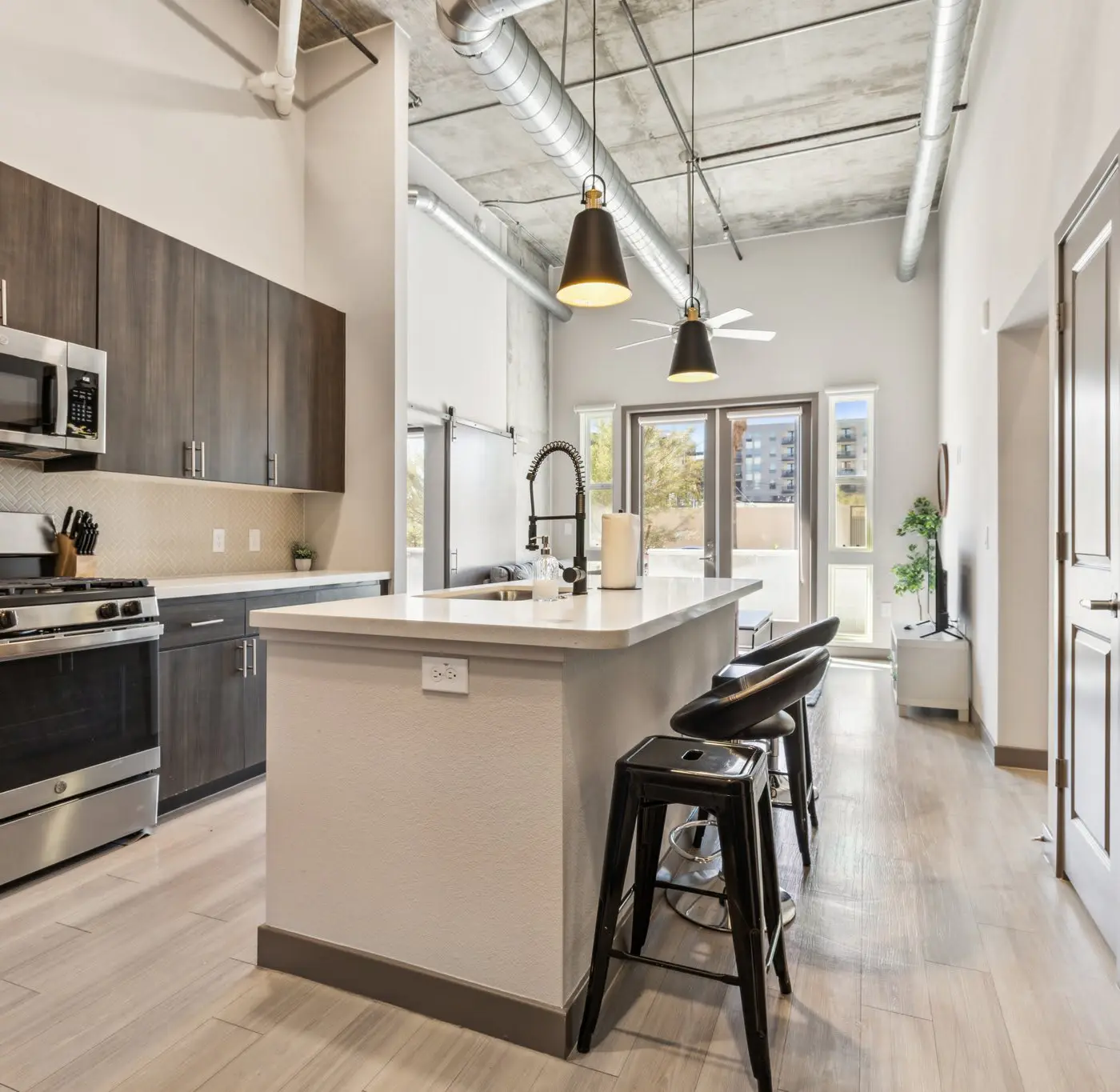 CozySuites PHX RORO Gym, Pets, Parking! 2BR