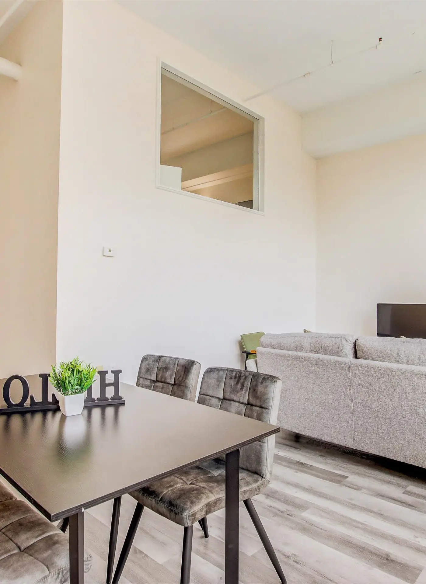 TWO CozySuites 4BR Queen Apt with Skybridge Access
