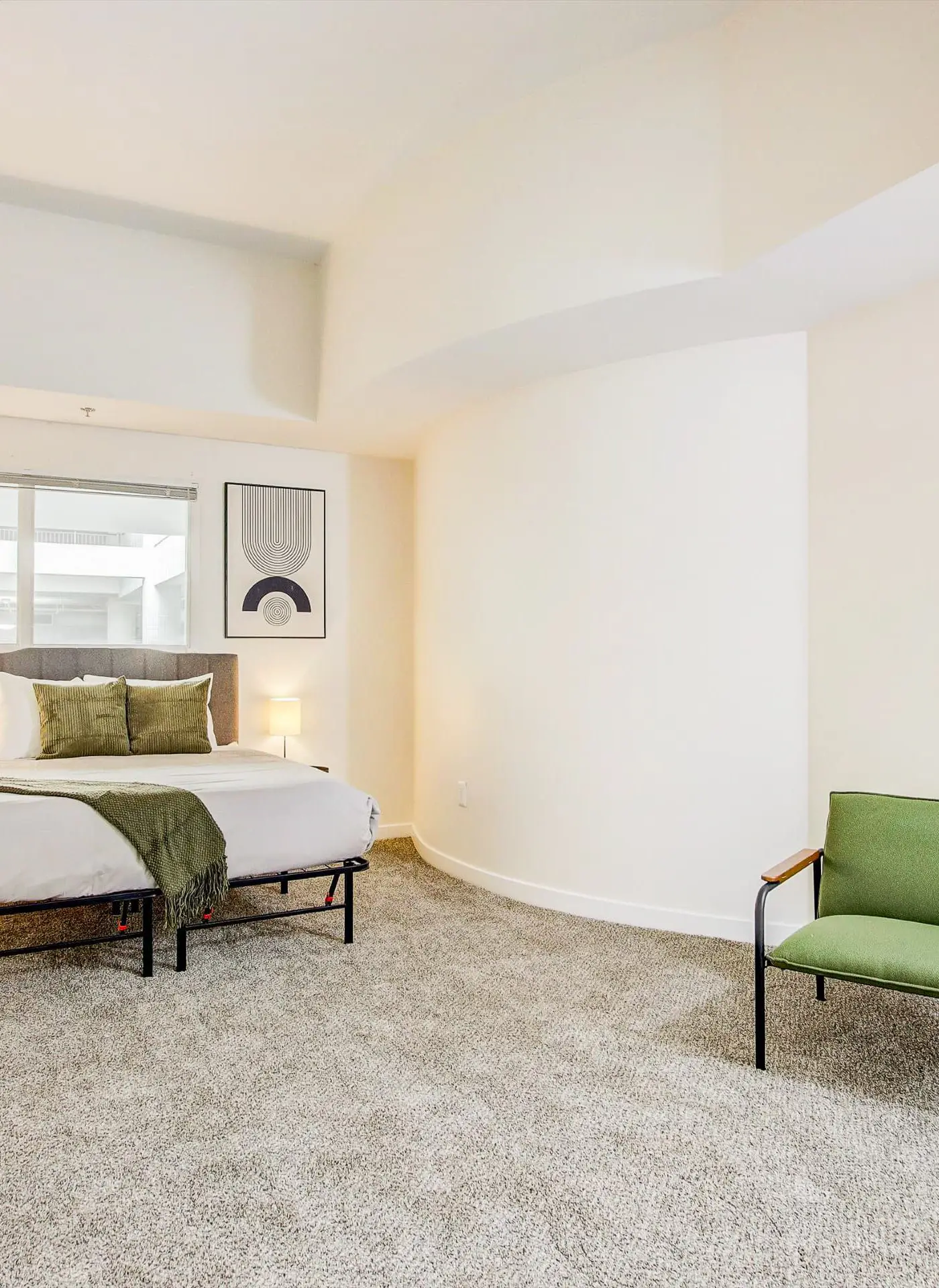 TWO CozySuites 4BR Queen Apt with Skybridge Access