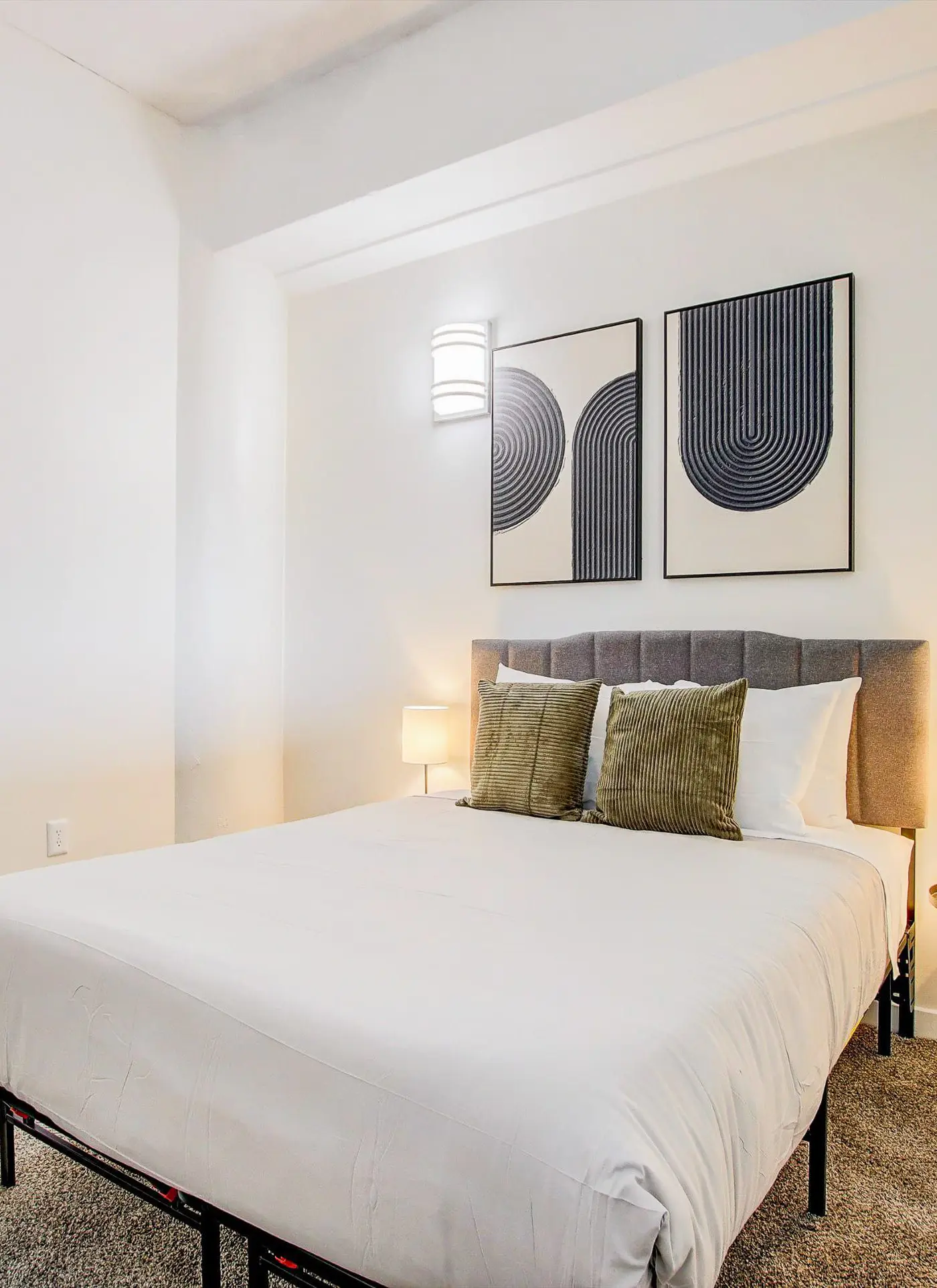 TWO CozySuites 4BR Queen Apt with Skybridge Access
