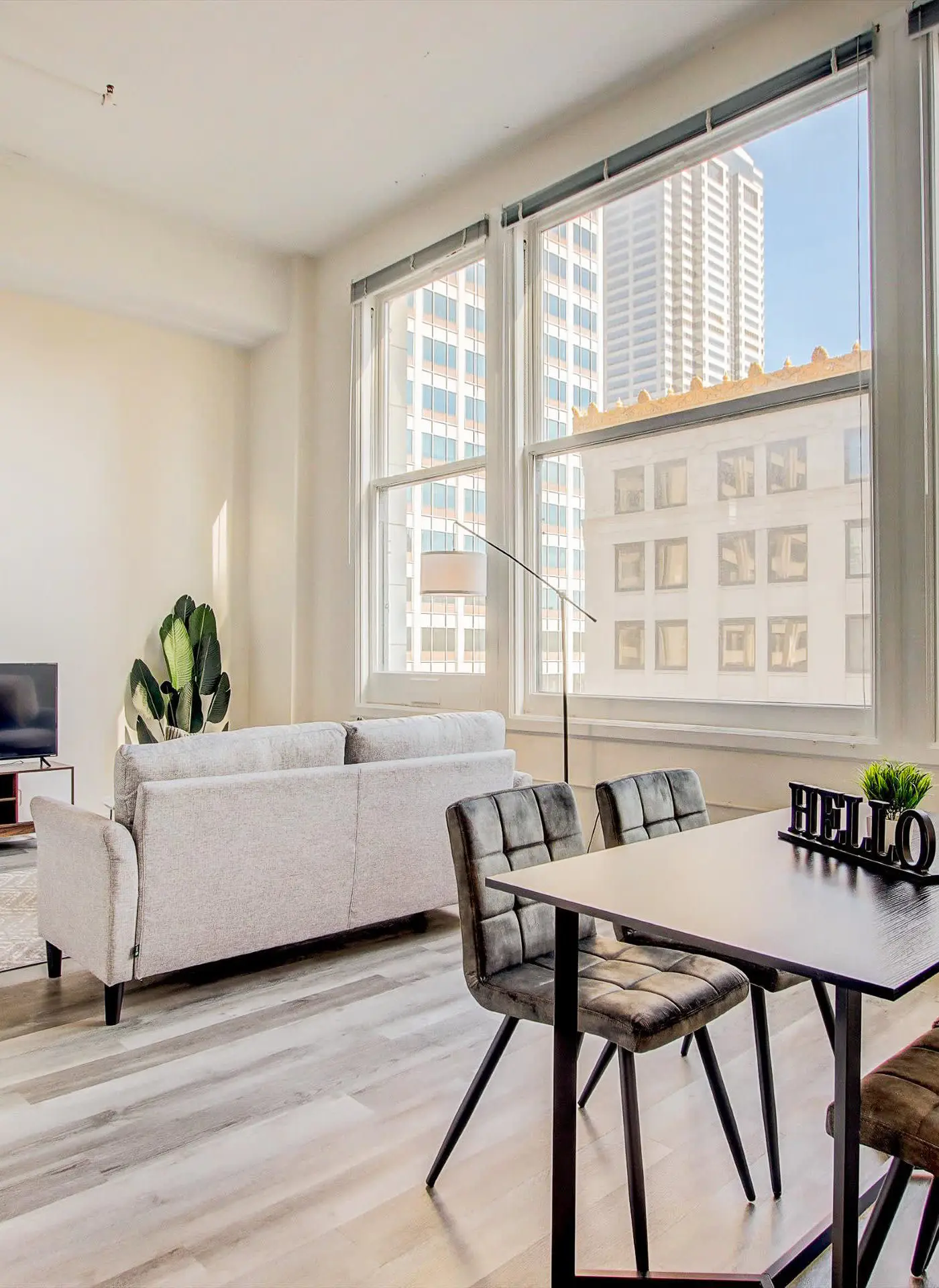 TWO CozySuites 4BR Queen Apt with Skybridge Access