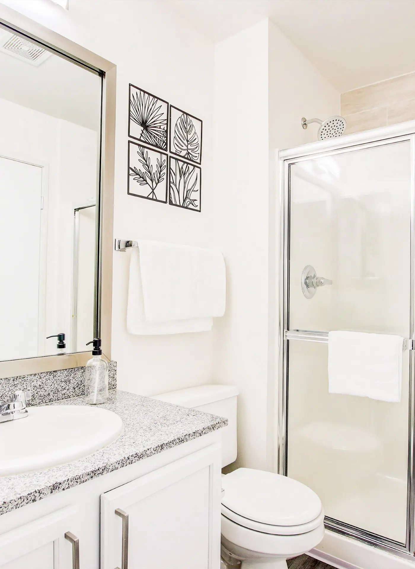 TWO CozySuites 4BR Queen Apt with Skybridge Access
