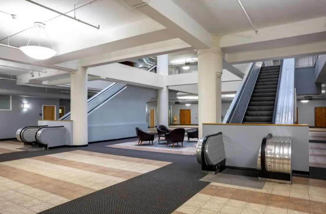 TWO CozySuites 4BR Queen Apt with Skybridge Access
