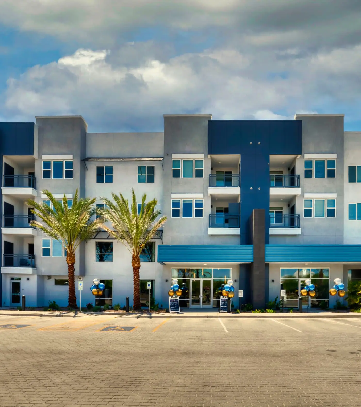 Stunning Westgate CozySuites by stadium 2BR