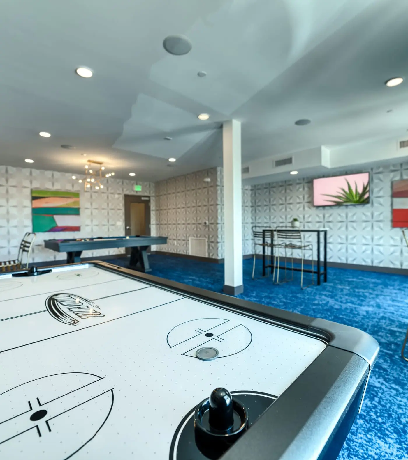 Stunning Westgate CozySuites by stadium 2BR