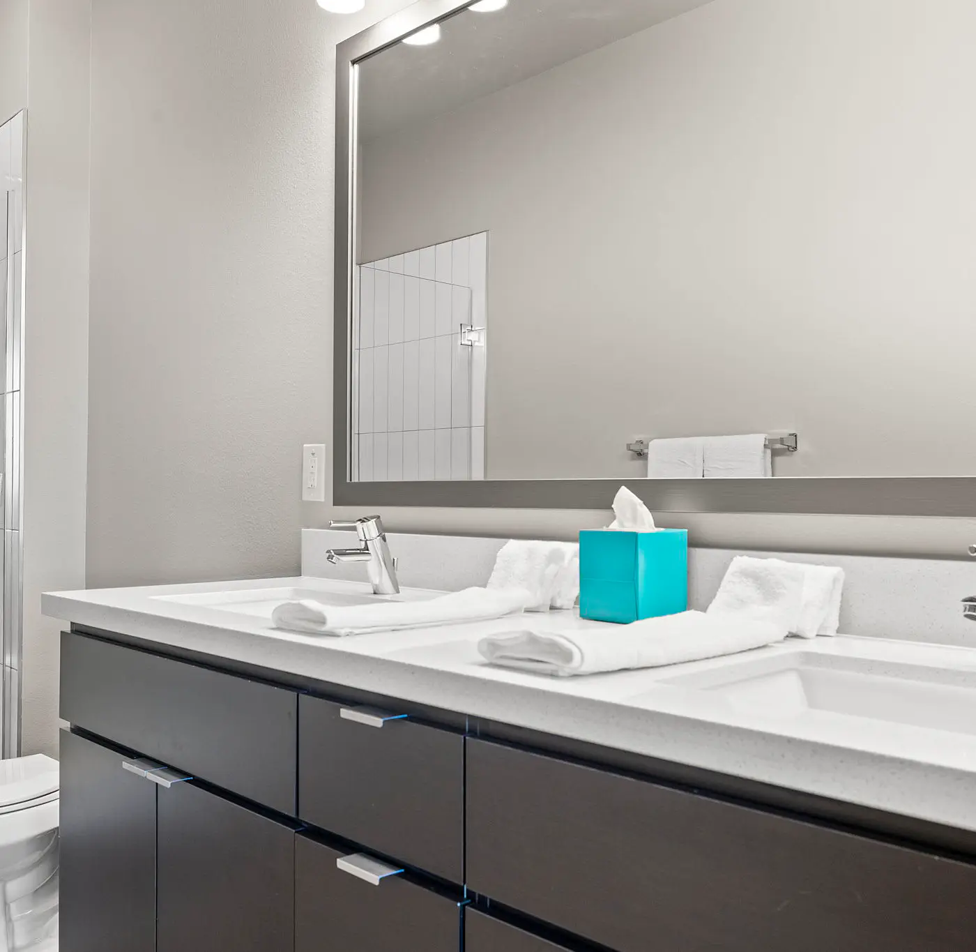 Stunning Westgate CozySuites by stadium 2BR
