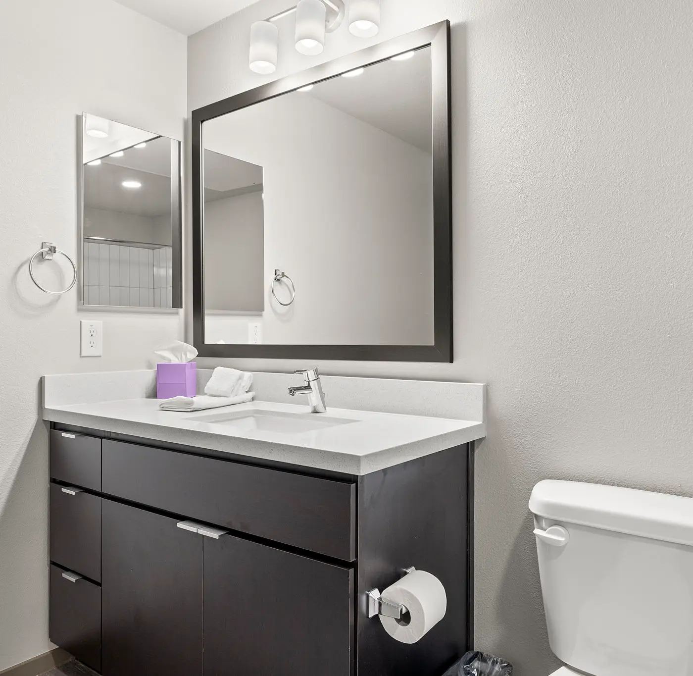 Stunning Westgate CozySuites by stadium 2BR