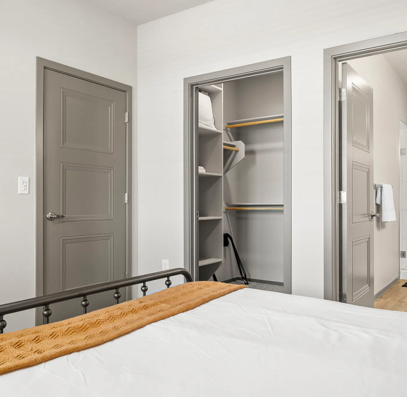 Stunning Westgate CozySuites by stadium 2BR