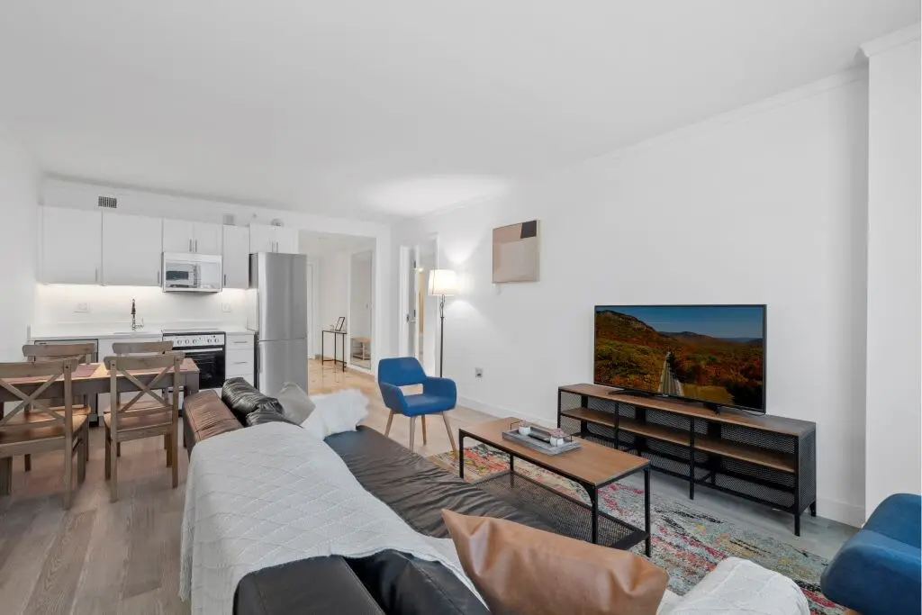 Sleep SIX Cozysuites, 1BR 2BA on the Boardwalk