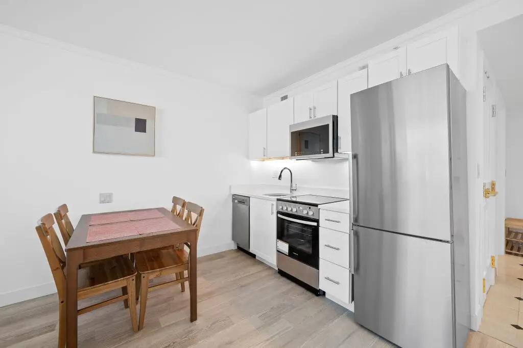 Sleep SIX Cozysuites, 1BR 2BA on the Boardwalk