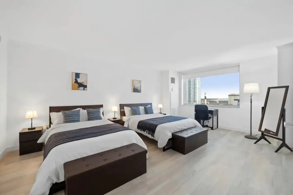 Modern 2BR 3BA | CozySuites at Showboat