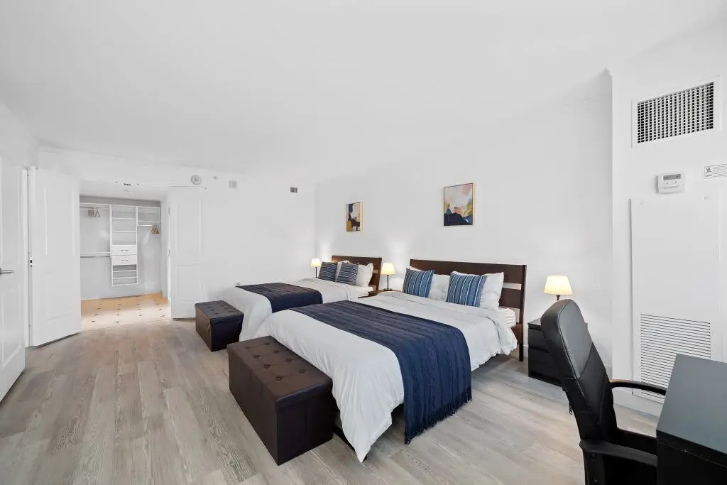 Modern 2BR 3BA | CozySuites at Showboat