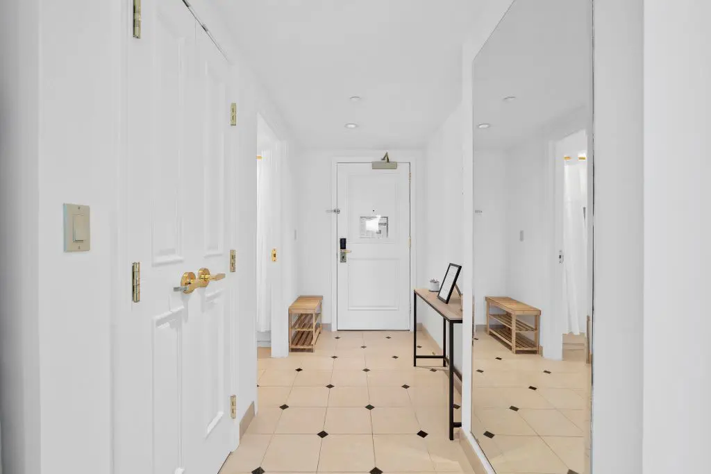 Modern 2BR 3BA | CozySuites at Showboat