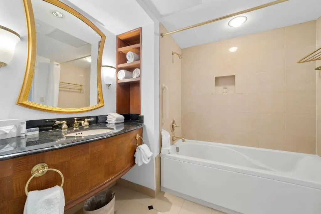 Modern 2BR 3BA | CozySuites at Showboat