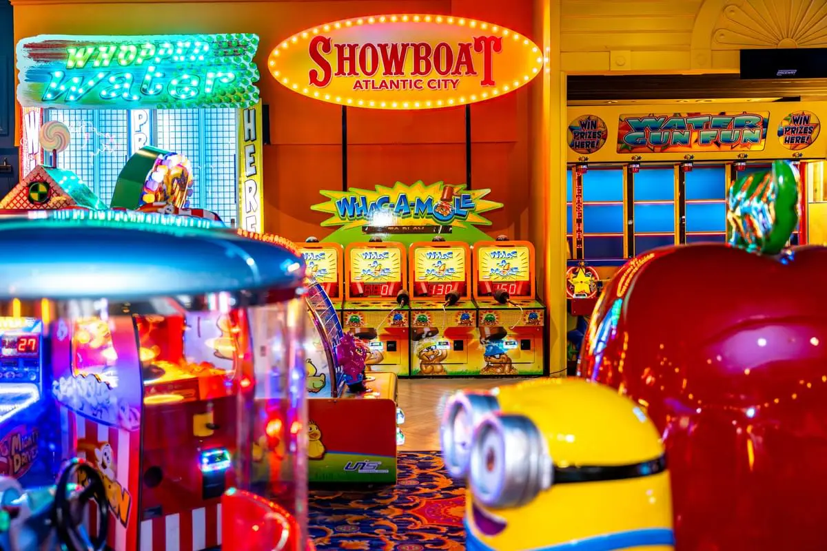 Modern 2BR 3BA | CozySuites at Showboat