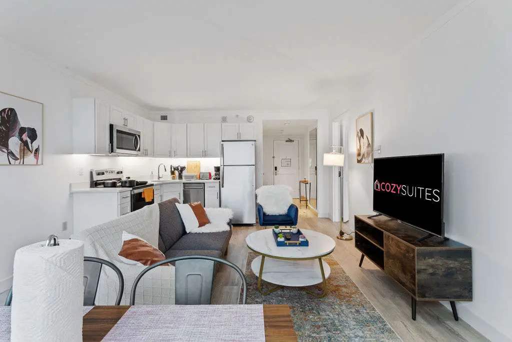 Modern 2BR 3BA | CozySuites at Showboat
