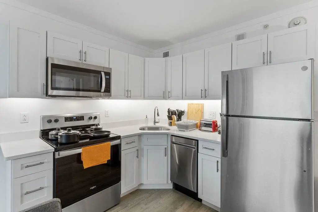 Modern 2BR 3BA | CozySuites at Showboat