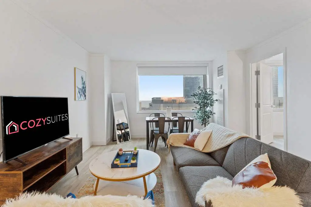 Modern 2BR 3BA | CozySuites at Showboat