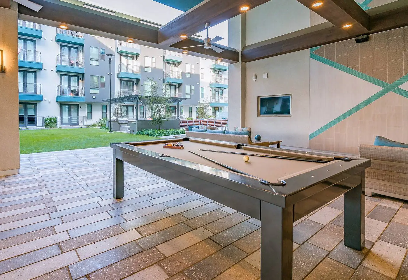 Modern 2BR CozySuites on Town Lake waterfront