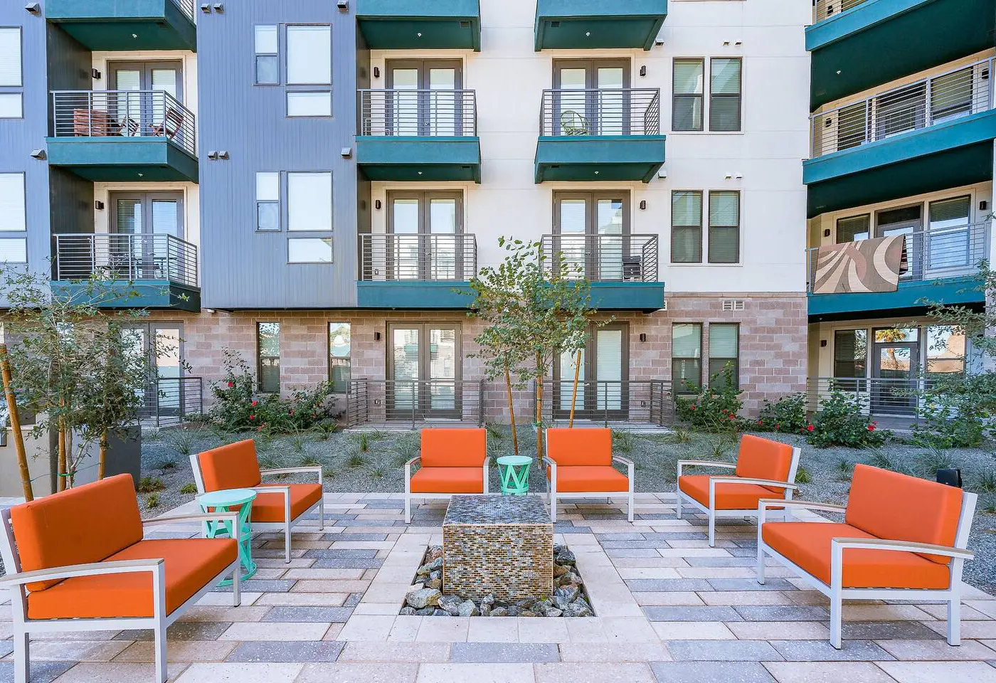 Modern 2BR CozySuites on Town Lake waterfront