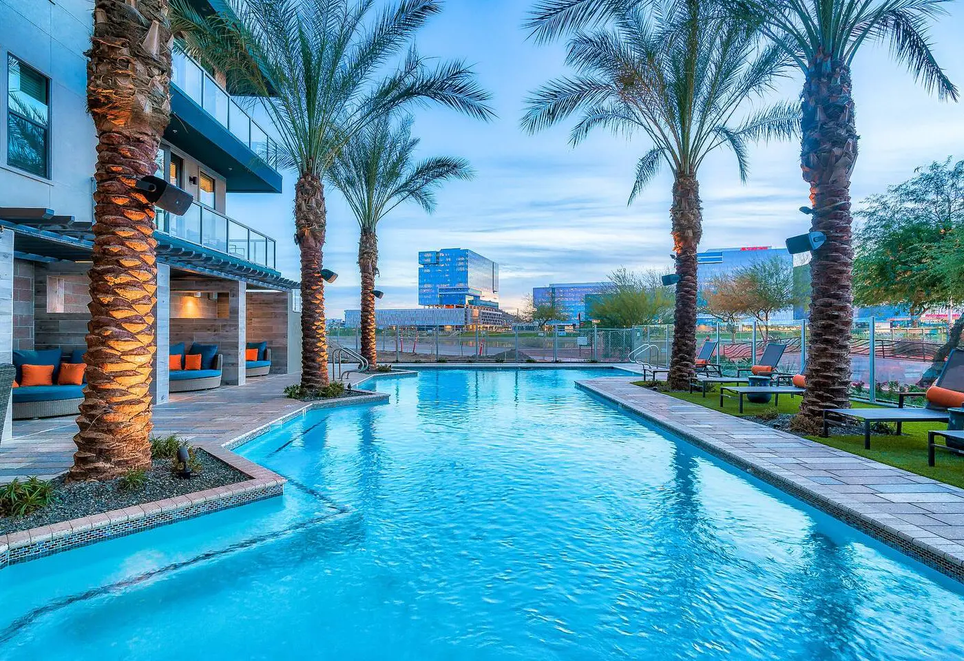 Modern 2BR CozySuites on Town Lake waterfront