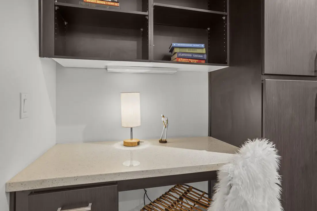 Modern 2BR CozySuites on Town Lake waterfront