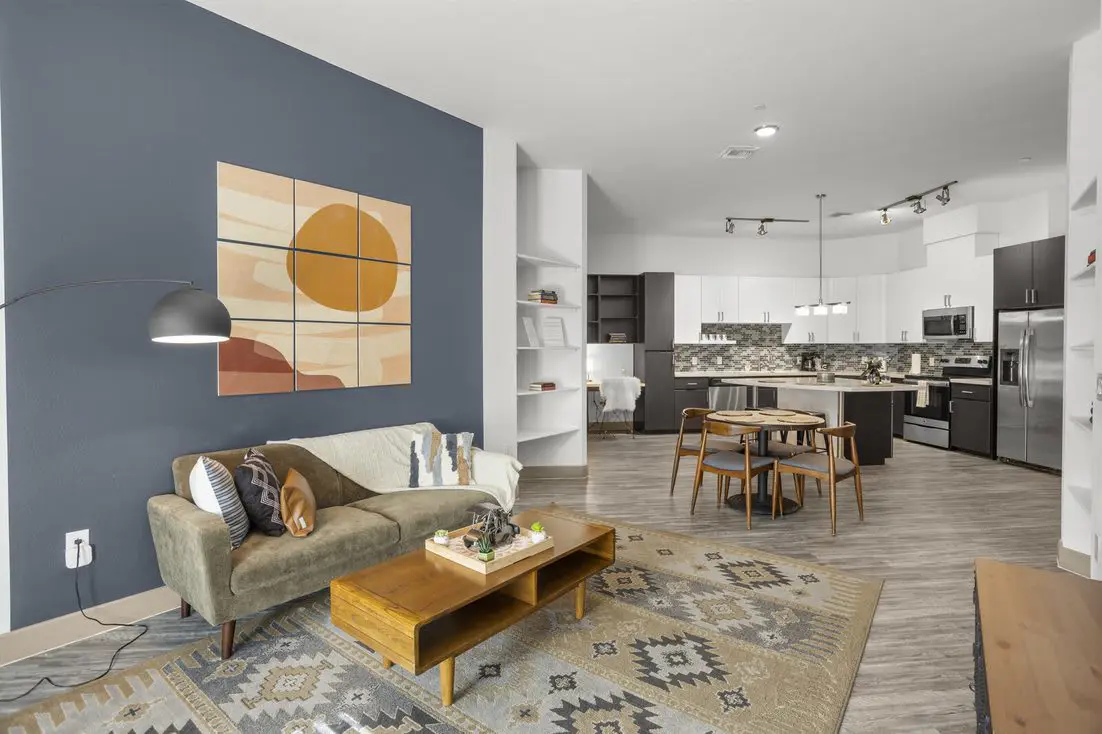 Modern 2BR CozySuites on Town Lake waterfront