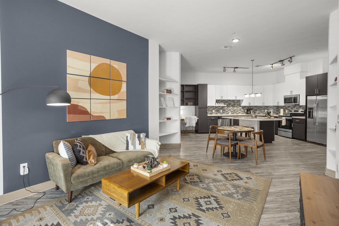 Modern 2BR CozySuites on Town Lake waterfront