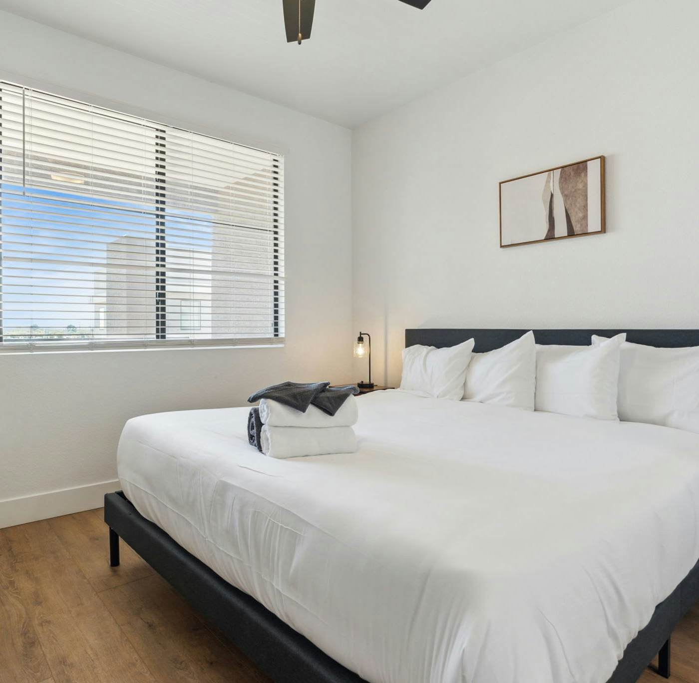 CozySuites Glendale  - Westgate with pool 1BR