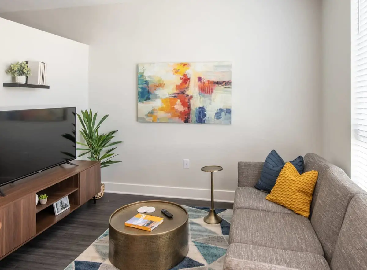 Cozysuites ArtCincy 1BR in Downtown Cincinnati