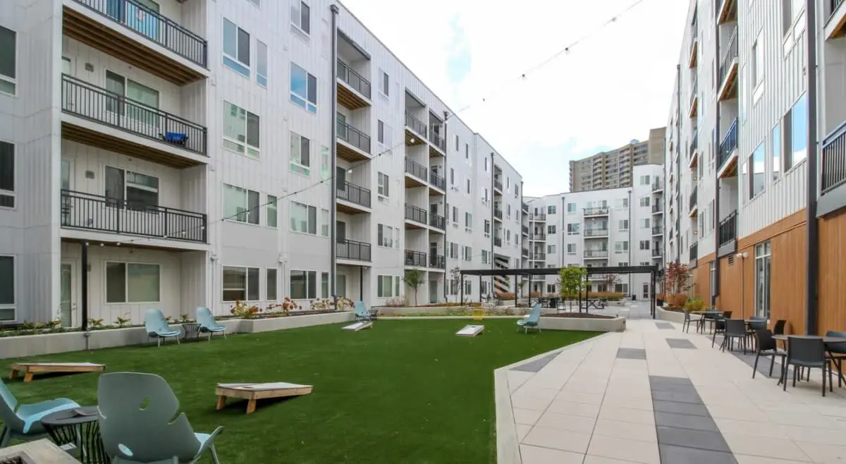 Cozysuites ArtCincy 1BR in Downtown Cincinnati