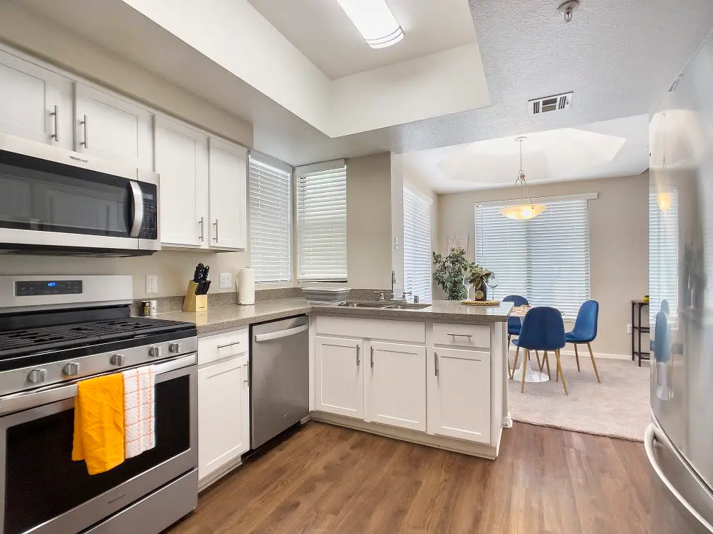 CozySuites 3BR/2BA Kierland Commons with pool
