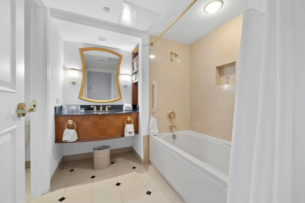 1BR 2BA Condo | CozySuites at Showboat