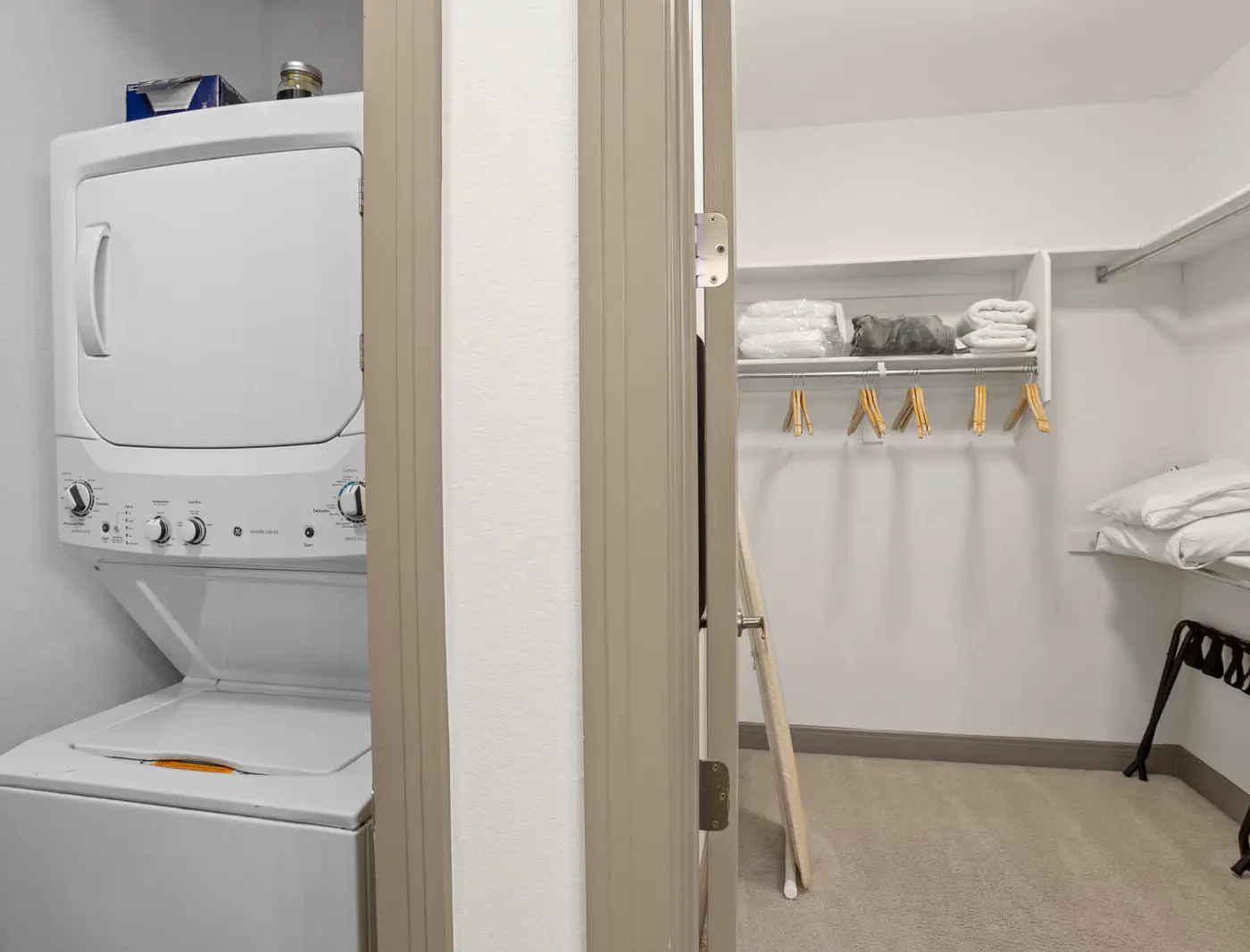CozySuites Modern Town Lake