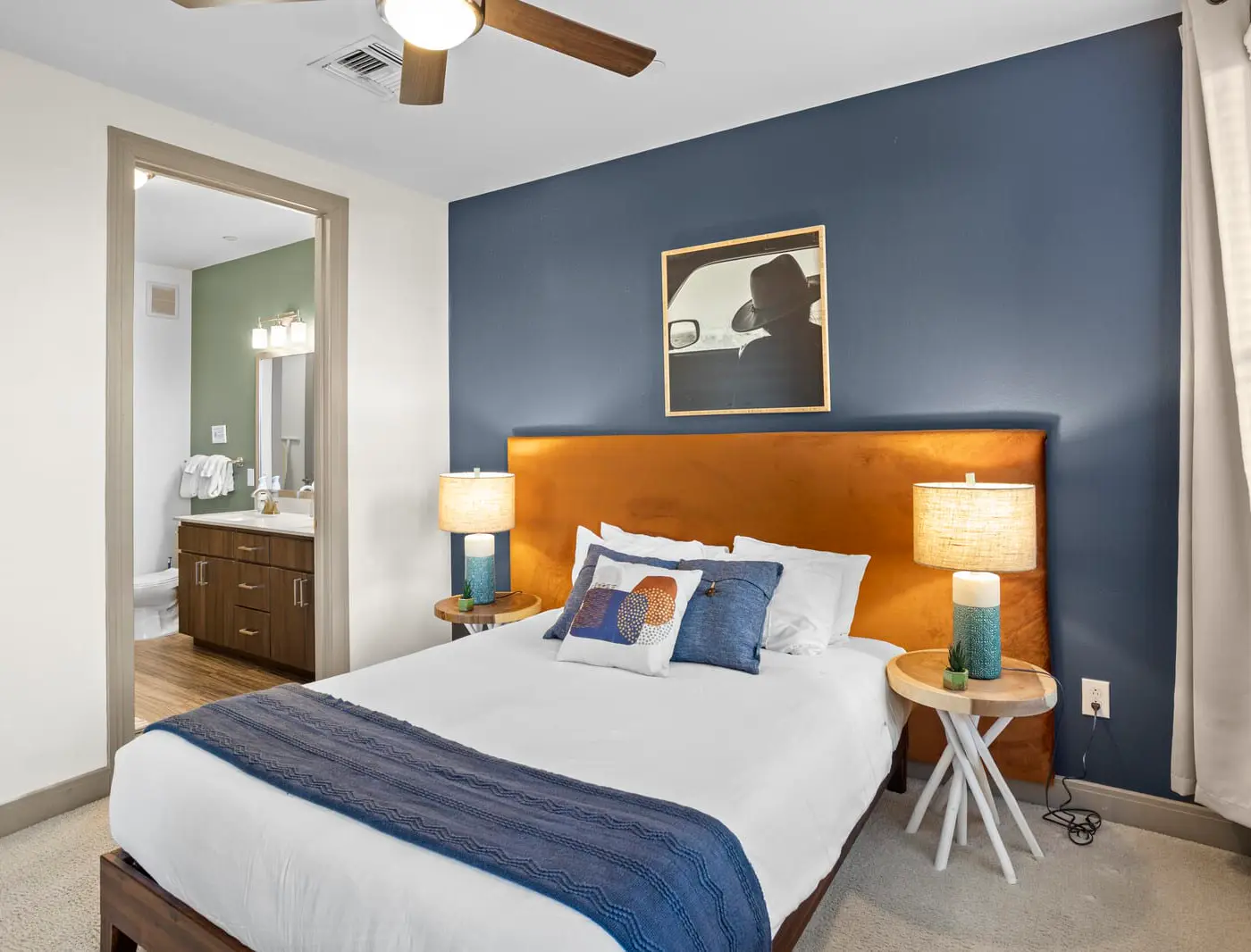 CozySuites Modern Town Lake