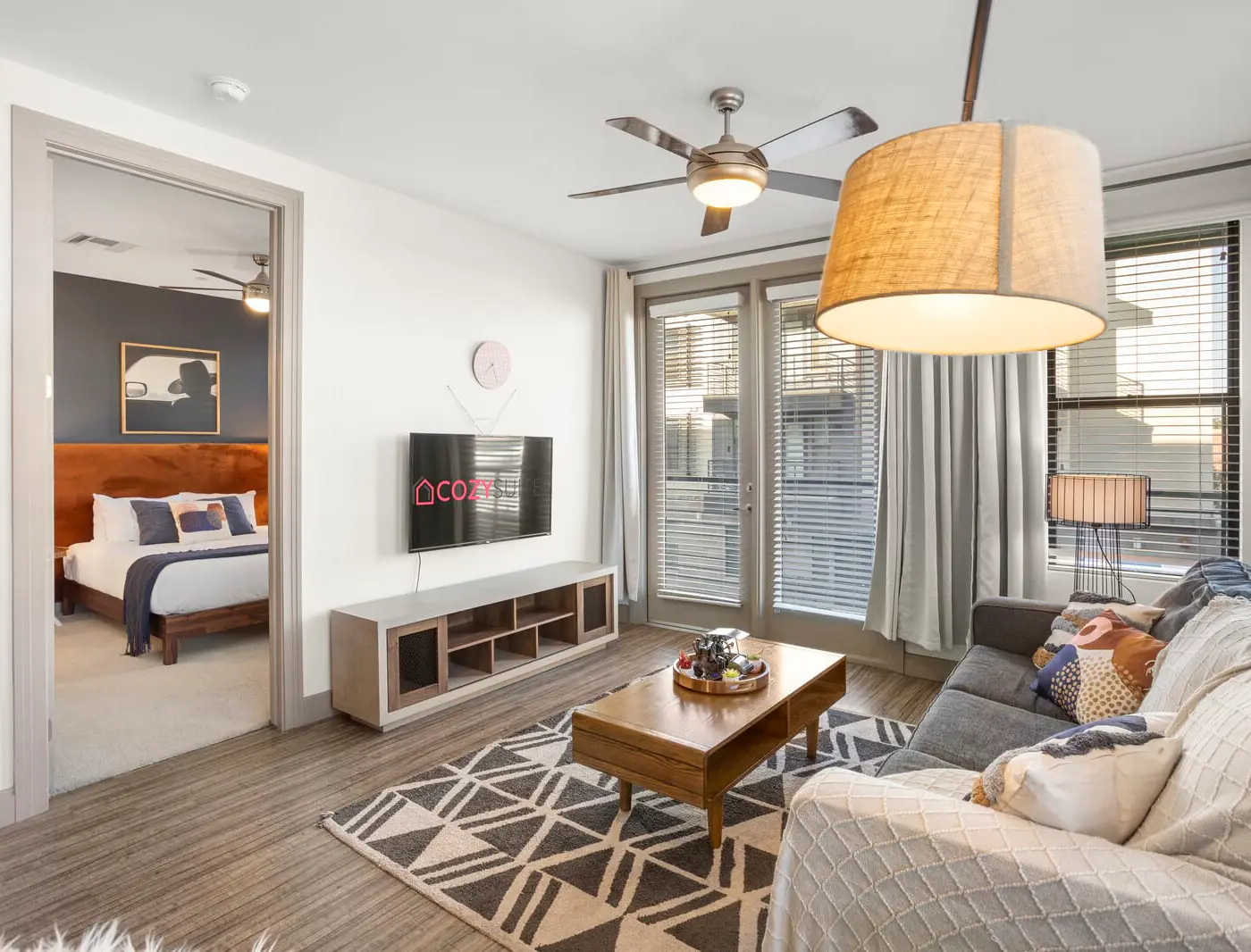 CozySuites Modern Town Lake