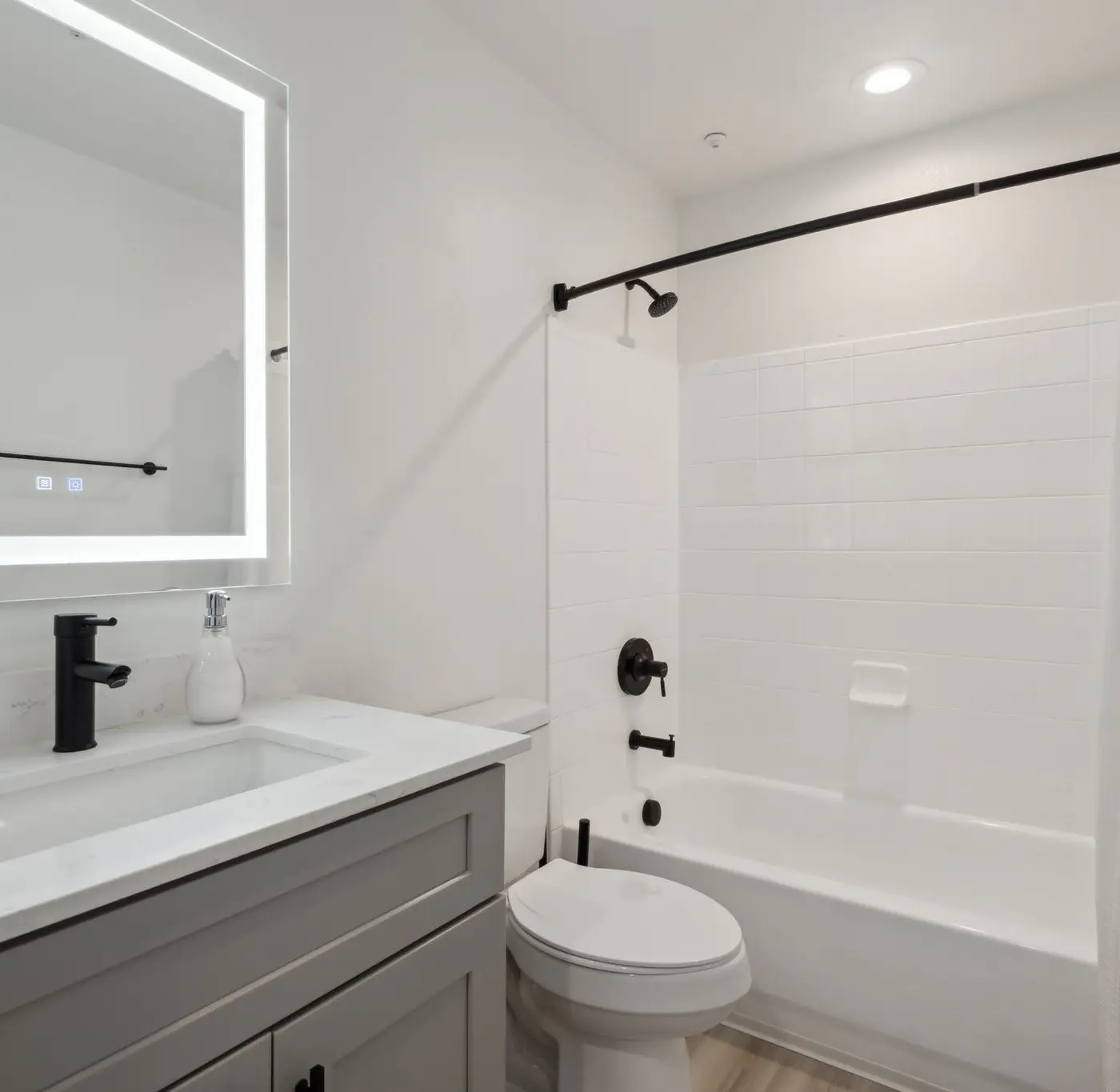 CozySuites Glendale  - Westgate 2Br2Ba