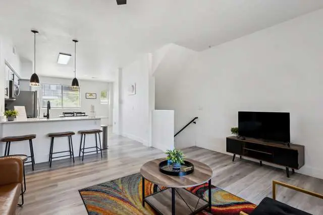 CozySuites Glendale  - Westgate 2Br2Ba