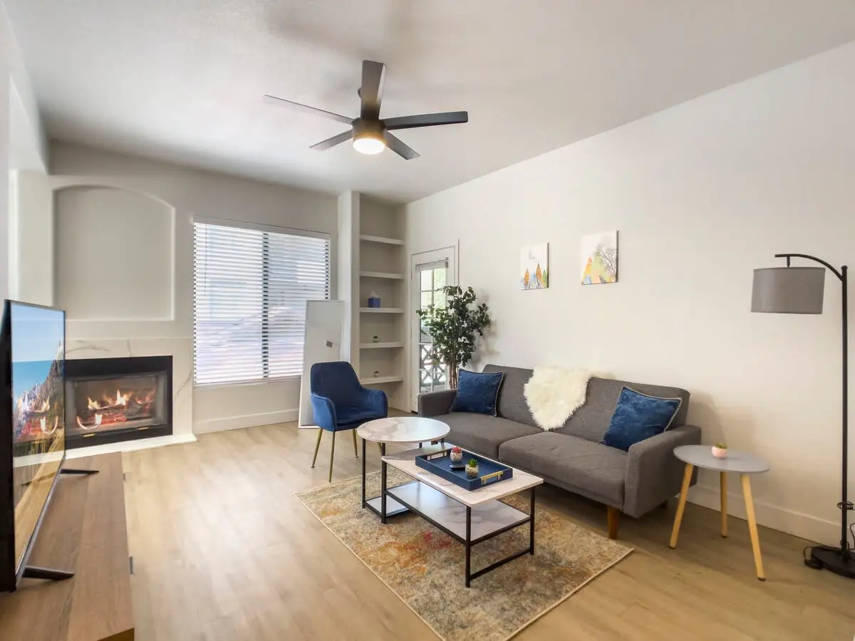 CozySuites 2BR/2BA at Kierland Commons