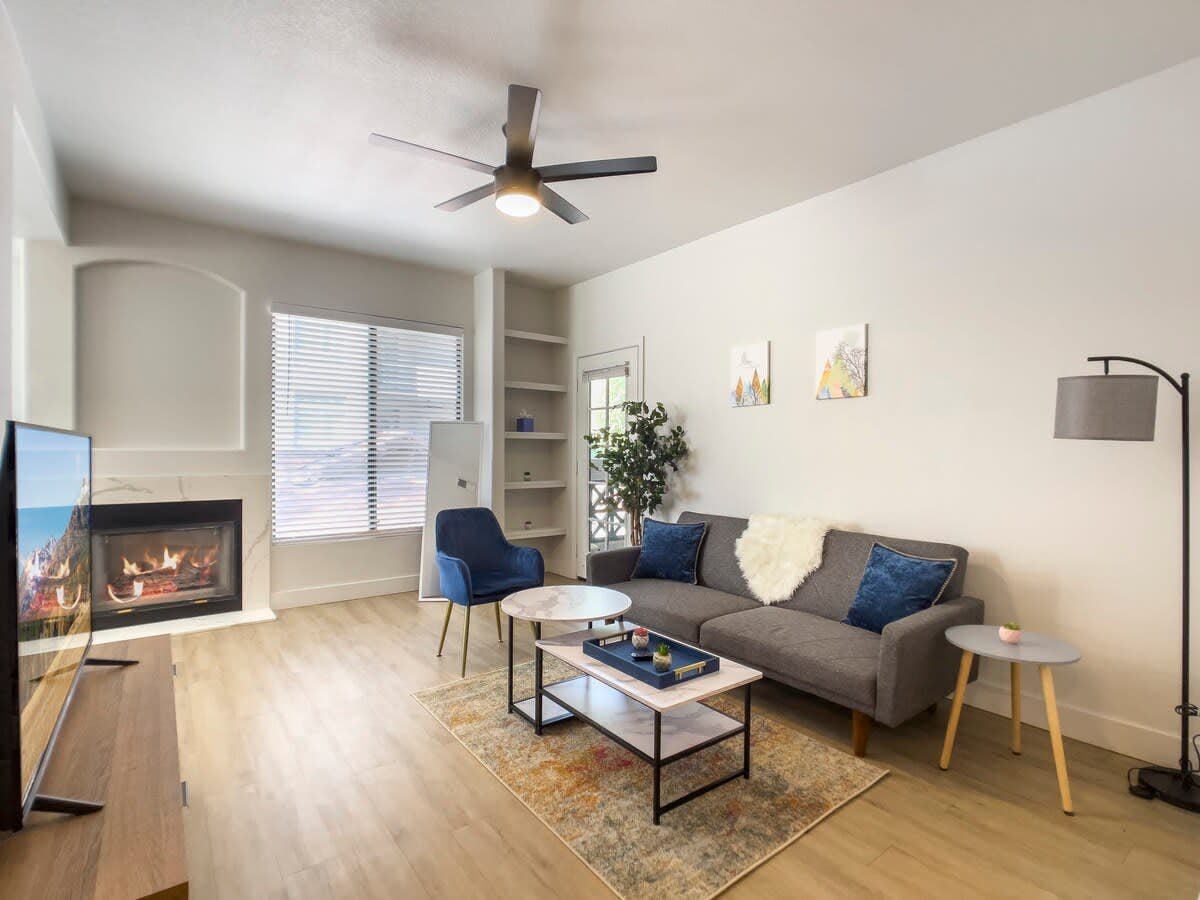CozySuites 2BR/2BA at Kierland Commons