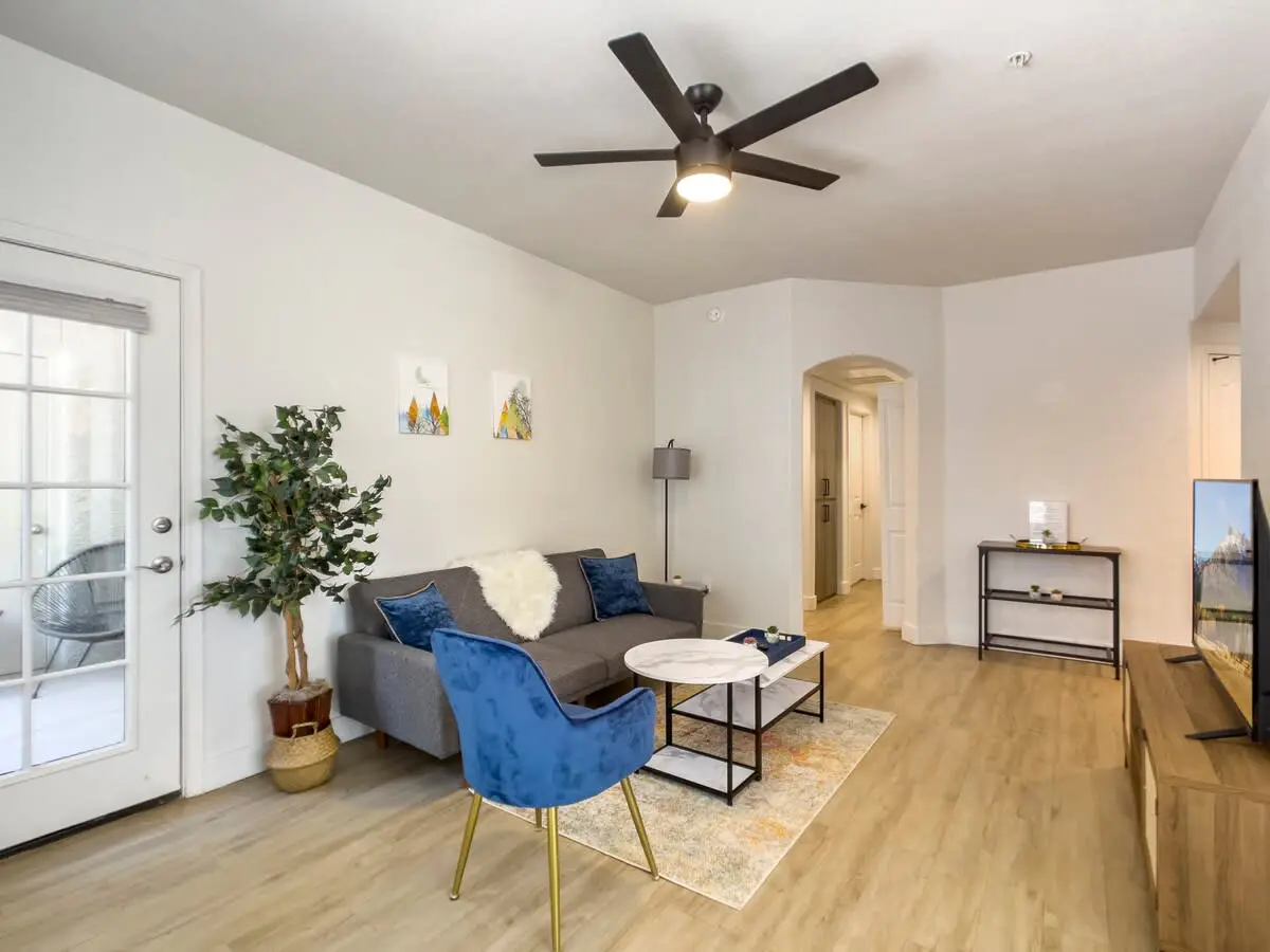 CozySuites 2BR/2BA at Kierland Commons