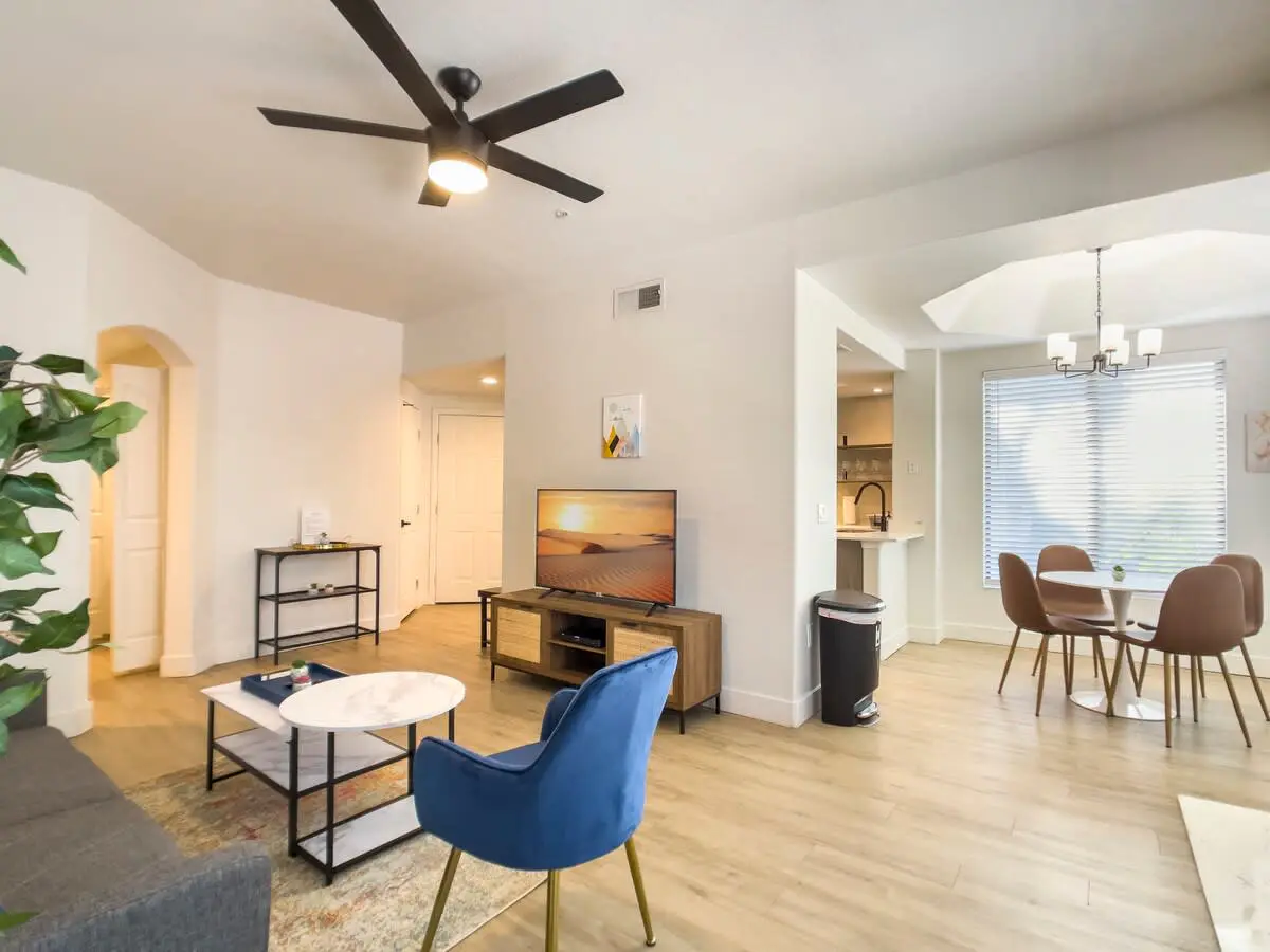 CozySuites 2BR/2BA at Kierland Commons