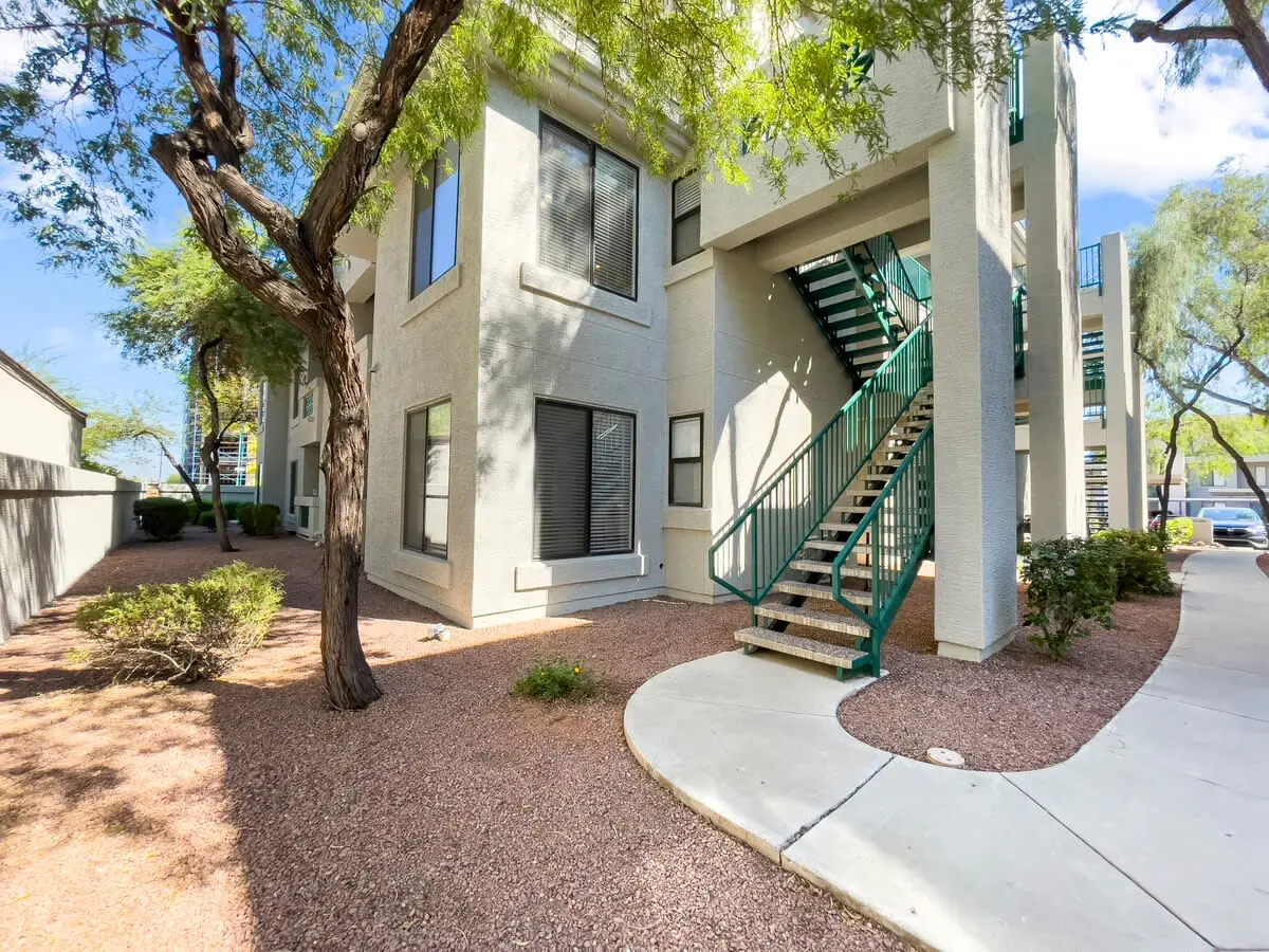 CozySuites 2BR/2BA at Kierland Commons