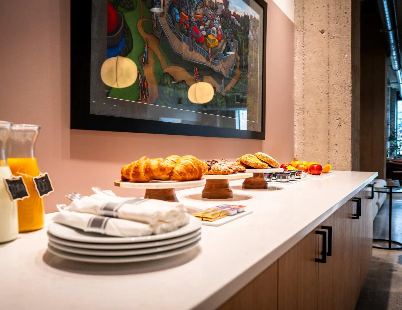 Roami at Century Plaza | Studio with breakfast 🥐!